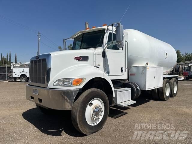 Peterbilt 382 油罐车