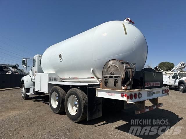 Peterbilt 382 油罐车