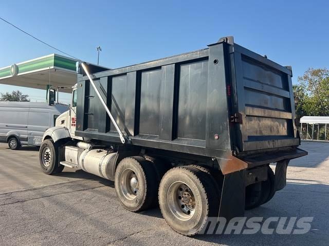 Peterbilt 384 自卸式货车