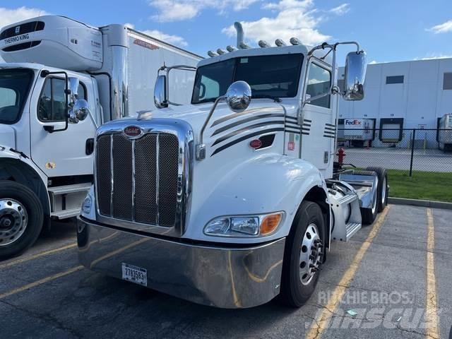 Peterbilt 384 牵引车
