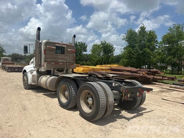 Peterbilt 386 牵引车