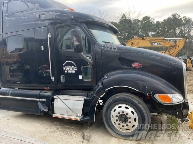 Peterbilt 387 牵引车