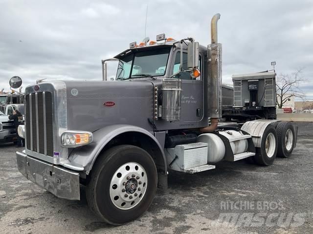 Peterbilt 388 牵引车