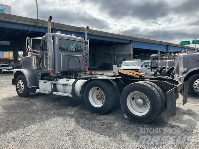 Peterbilt 388 牵引车