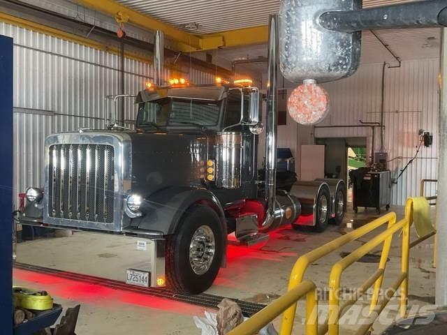 Peterbilt 388 牵引车