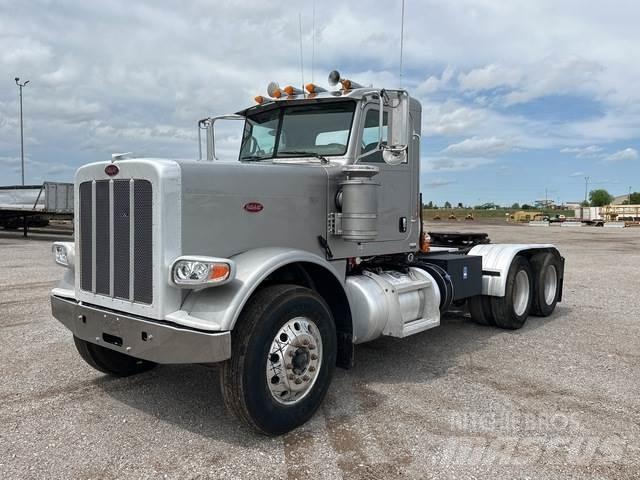 Peterbilt 388 牵引车