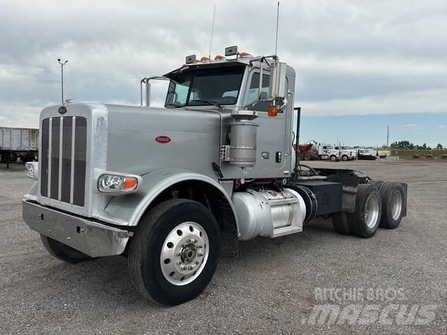 Peterbilt 388 牵引车