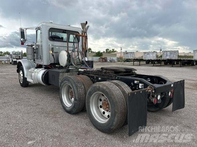 Peterbilt 388 牵引车