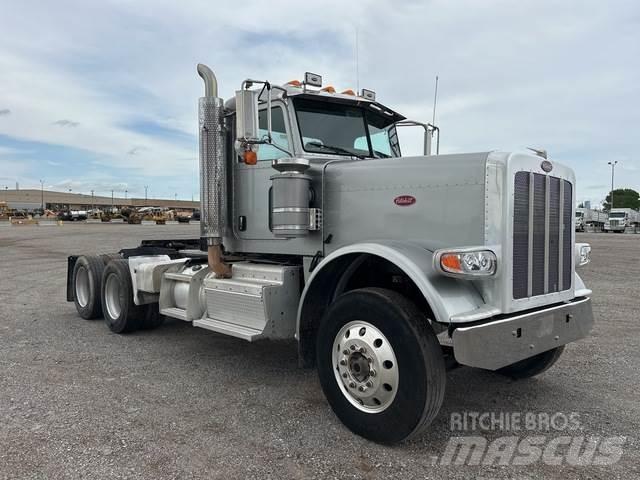 Peterbilt 388 牵引车