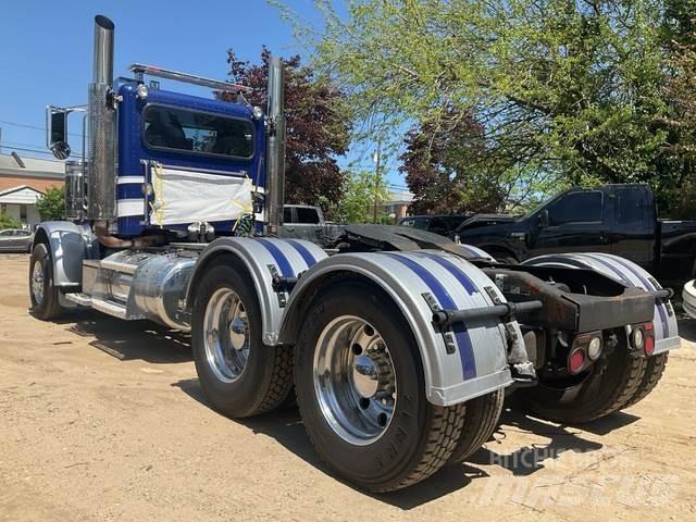 Peterbilt 388 牵引车