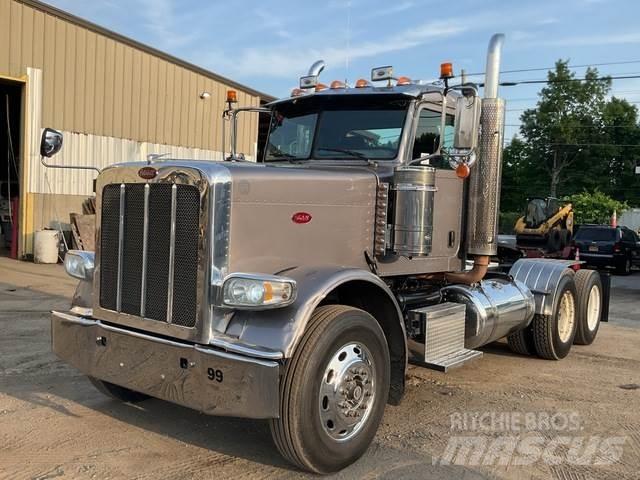 Peterbilt 388 牵引车