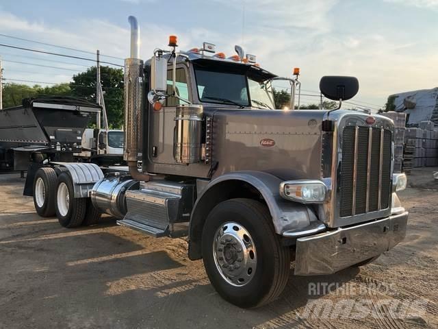 Peterbilt 388 牵引车