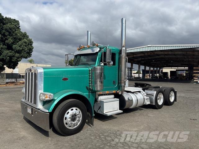 Peterbilt 388 牵引车