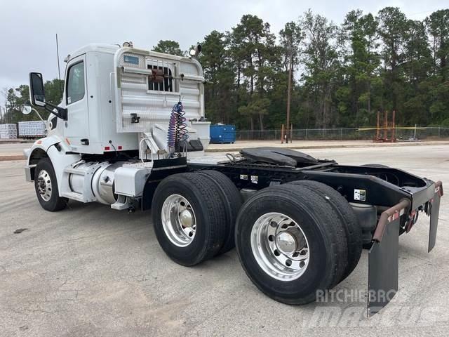 Peterbilt 567 牵引车
