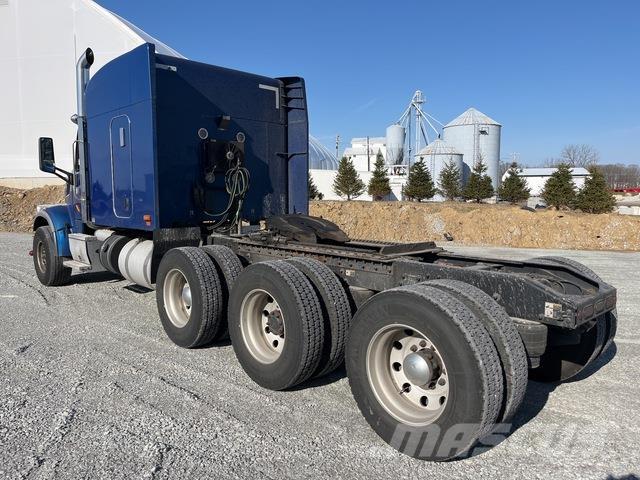 Peterbilt 567 牵引车