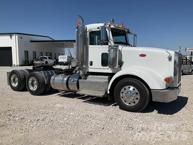 Peterbilt 567 牵引车