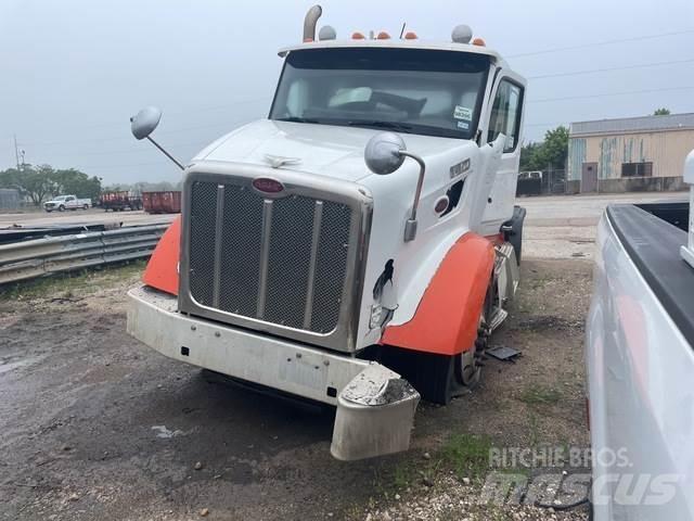 Peterbilt 567 牵引车