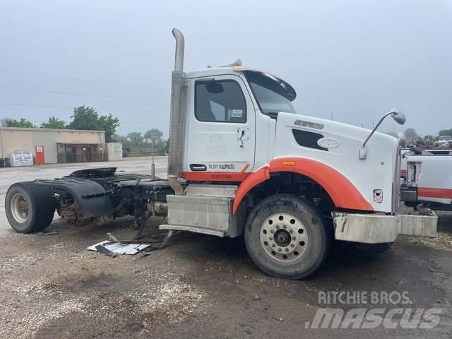 Peterbilt 567 牵引车