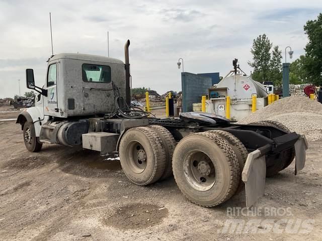 Peterbilt 567 牵引车