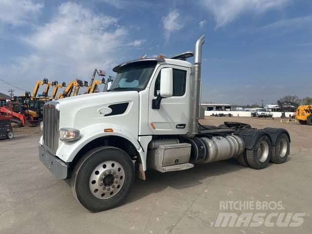 Peterbilt 567 牵引车