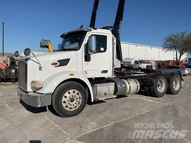 Peterbilt 567 牵引车