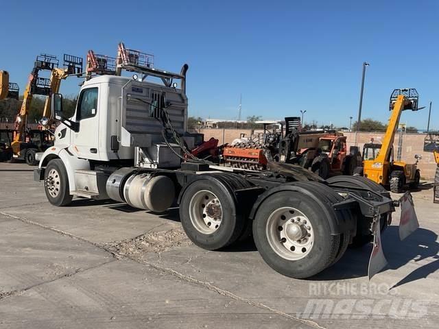 Peterbilt 567 牵引车