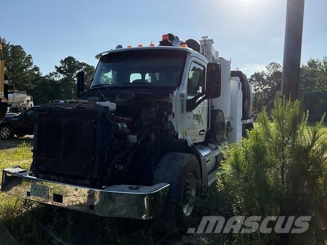 Peterbilt 567 履带挖掘机