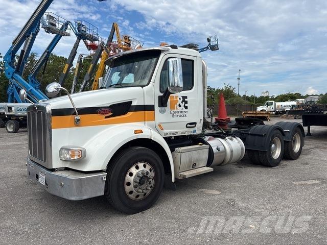 Peterbilt 567 牵引车