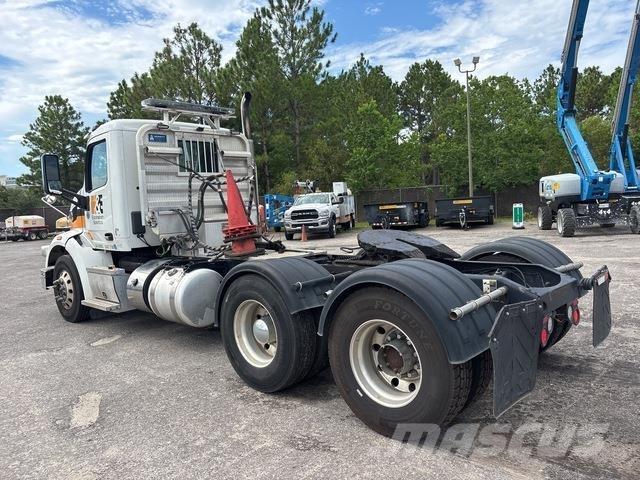 Peterbilt 567 牵引车