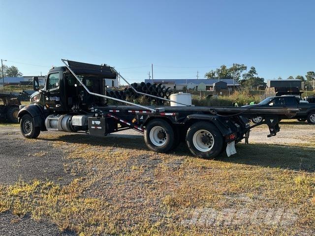Peterbilt 567 翻斗车