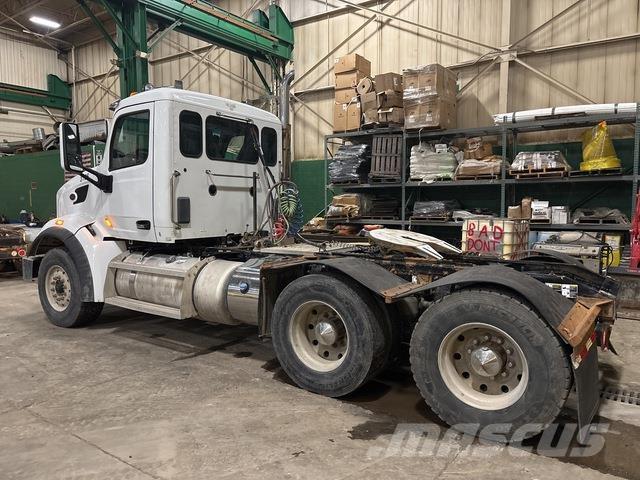 Peterbilt 567 牵引车