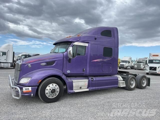 Peterbilt 587 牵引车