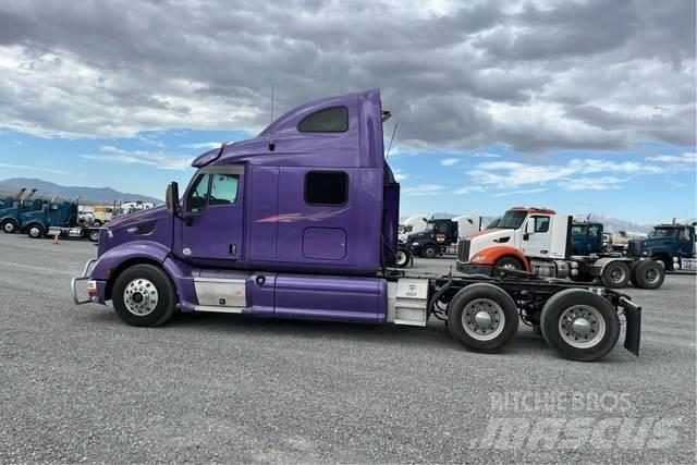 Peterbilt 587 牵引车