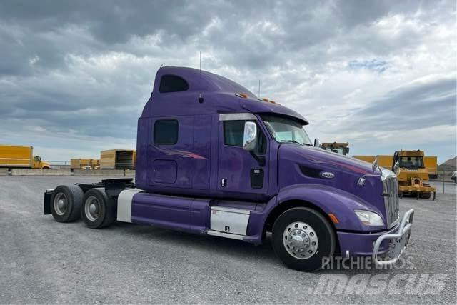 Peterbilt 587 牵引车