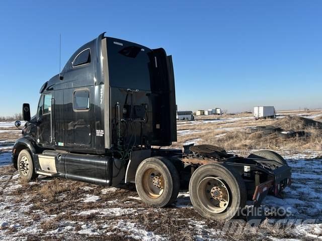 Peterbilt 587 牵引车