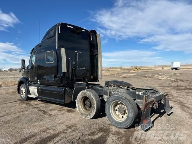 Peterbilt 587 牵引车
