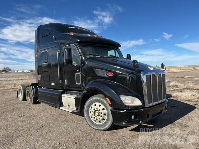Peterbilt 587 牵引车
