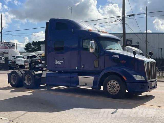 Peterbilt 587 牵引车