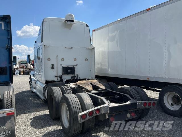 Peterbilt 587 牵引车