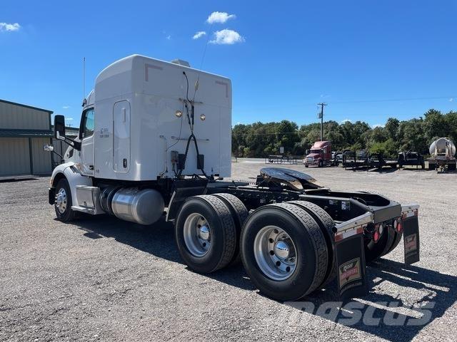 Peterbilt 589 牵引车