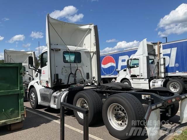 Peterbilt M579 牵引车