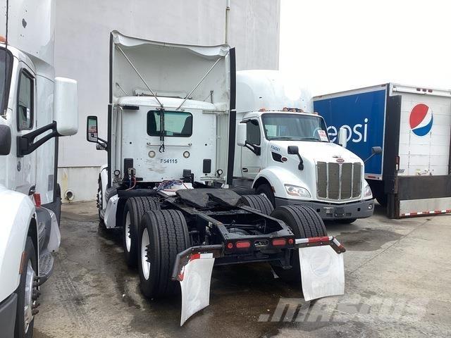 Peterbilt M579 牵引车