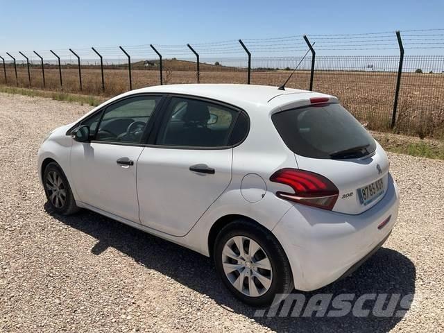 Peugeot 208 汽车