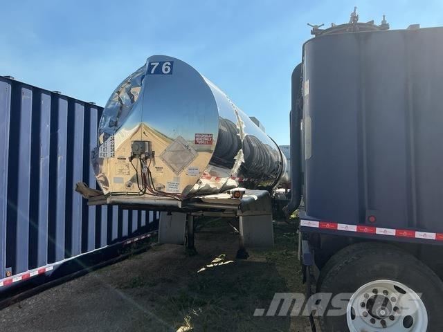 Polar  罐式拖车