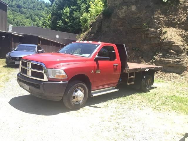 RAM 3500 平板栏板货车