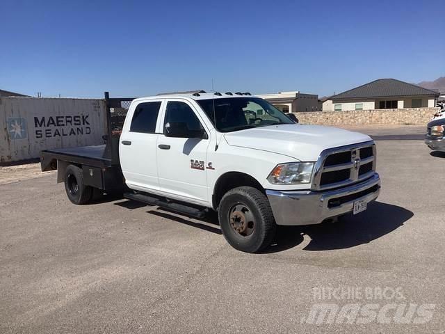 RAM 3500 平板栏板货车