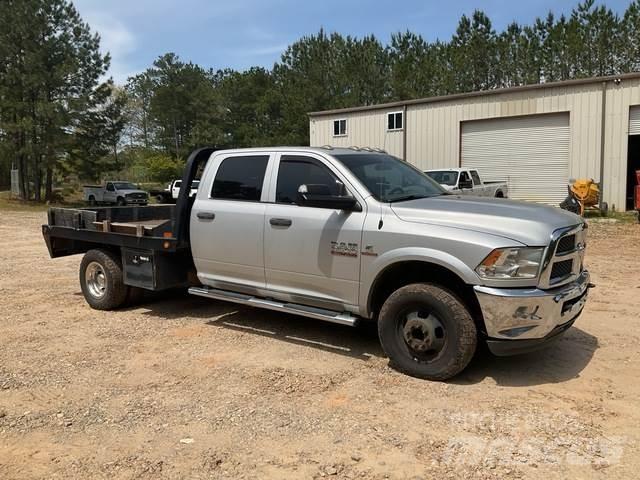 RAM 3500 平板栏板货车