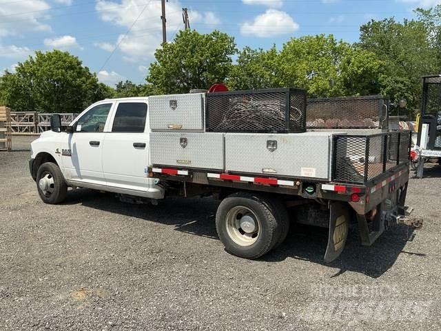 RAM 3500 平板栏板货车