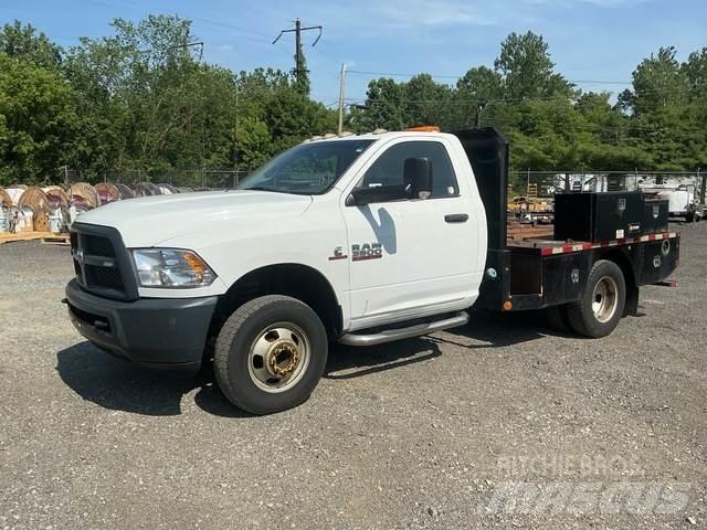 RAM 3500 平板栏板货车
