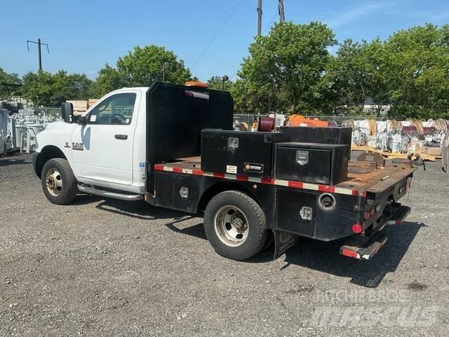 RAM 3500 平板栏板货车